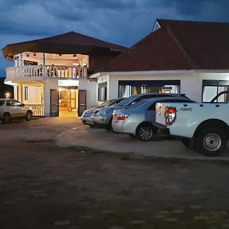 Northern Pearl Gulu Buitenkant foto