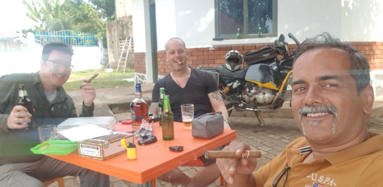 Northern Pearl Gulu Buitenkant foto